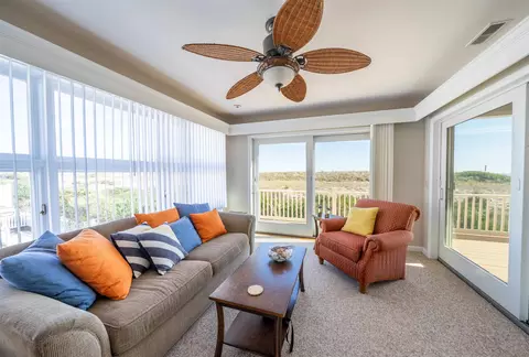 Living - 83 E 13th St, Avalon, NJ 08202 photo 2 of 3