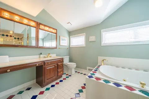 Bath - 83 E 13th St, Avalon, NJ 08202 photo 4 of 4