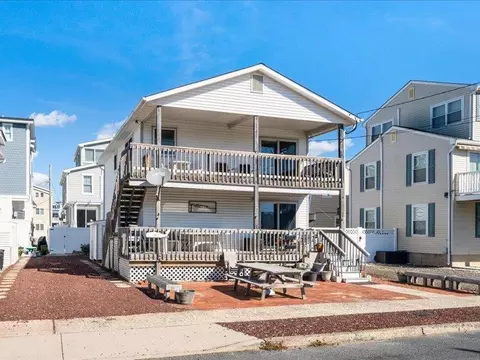 207 92nd St #2ND, Sea Isle City, NJ 08243