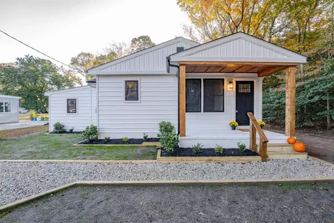 16 Virginia Ave, Cape May Court House, NJ 08210