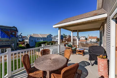Exterior - 18 E Winthrop Ave, Strathmere, NJ 08248 photo 2 of 3