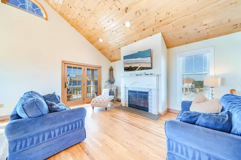 Living - 18 E Winthrop Ave, Strathmere, NJ 08248 photo 2 of 3