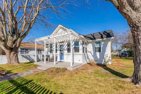 235 W Bates Ave, Villas, NJ 08251