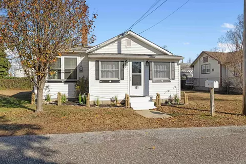 121 E Pacific Ave, Villas, NJ 08251
