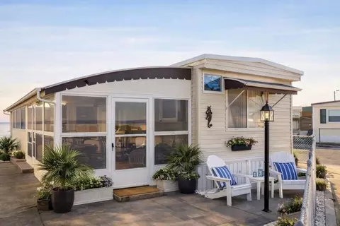 17 Channel Dr, Wildwood, NJ 08260