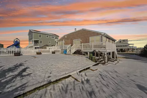 118 2nd St #EAST, Sea Isle City, NJ 08243
