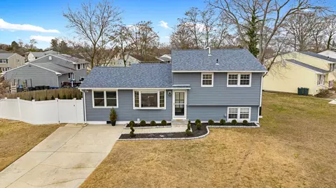 120 Old Mill Dr, North Cape May, NJ 08204