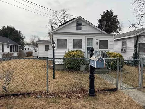 128 Pennsylvania Ave, Villas, NJ 08251