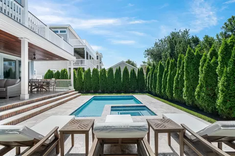 Exterior - 46 E 18th St, Avalon, NJ 08202 photo 5 of 13