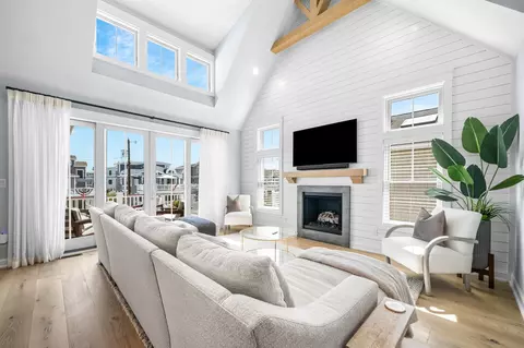 Living - 46 E 18th St, Avalon, NJ 08202 photo 2 of 6