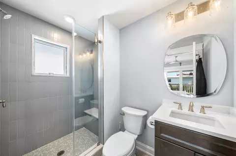 Bath - 46 E 18th St, Avalon, NJ 08202 photo 5 of 7