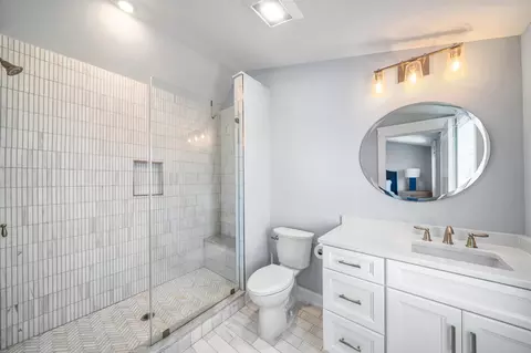 Bath - 46 E 18th St, Avalon, NJ 08202 photo 3 of 7