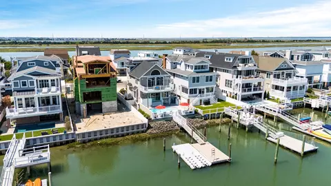 447 24th St, Avalon, NJ 08202