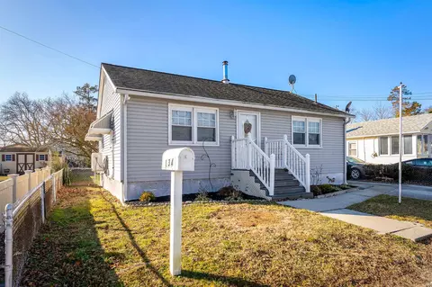134 W Delaware Pkwy, Villas, NJ 08251