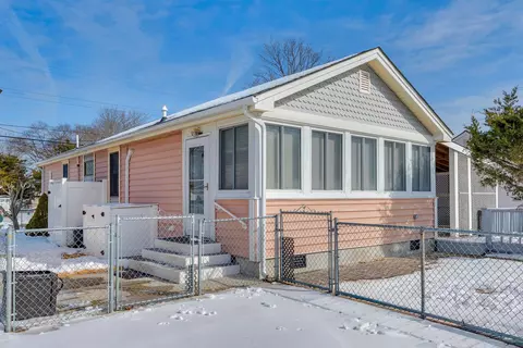 48 Spruce Ave, Villas, NJ 08251