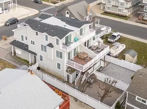 26 54th St #WEST, Sea Isle City, NJ 08243