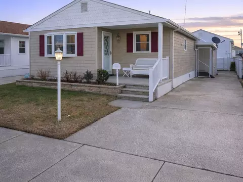 116 E Pittsburgh Ave, Wildwood Crest, NJ 08260