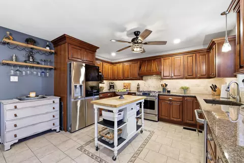 Kitchen - 4 Prosit Ln, Ocean View, NJ 08230 photo 3 of 3