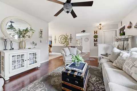 Living - 4 Prosit Ln, Ocean View, NJ 08230 photo 2 of 4