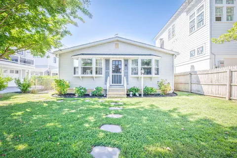 6 W Congress St, West Cape May, NJ 08204