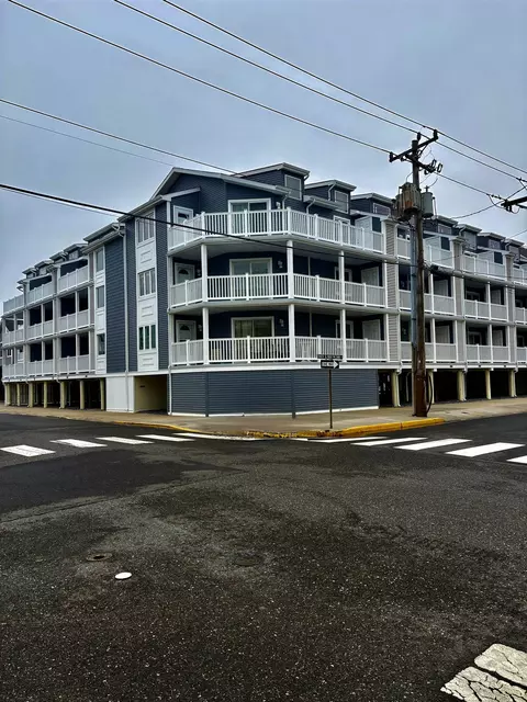 24 44th St #104, Sea Isle City, NJ 08243