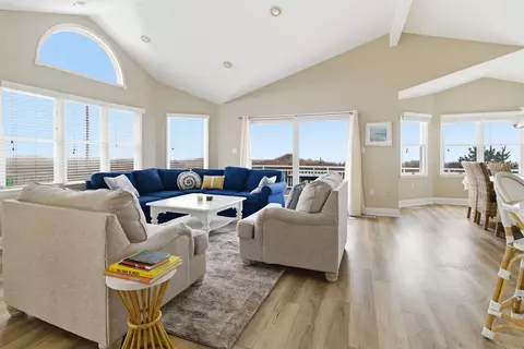 Living - 92 E 23rd St, Avalon, NJ 08202 photo 3 of 5