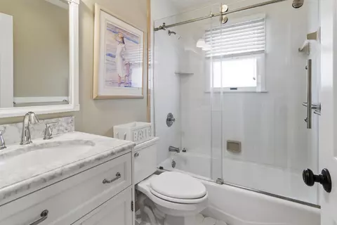 Bath - 92 E 23rd St, Avalon, NJ 08202 photo 4 of 4