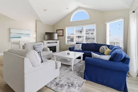 Living - 92 E 23rd St, Avalon, NJ 08202 photo 1 of 5