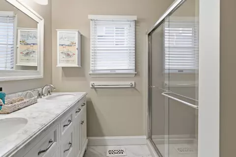 Bath - 92 E 23rd St, Avalon, NJ 08202 photo 2 of 4