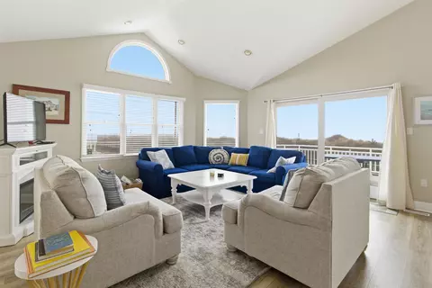 Living - 92 E 23rd St, Avalon, NJ 08202 photo 4 of 5