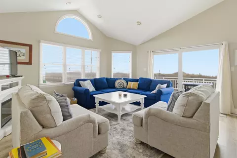 Living - 92 E 23rd St, Avalon, NJ 08202 photo 2 of 5
