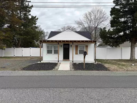 25 Matthews Ave, Villas, NJ 08251