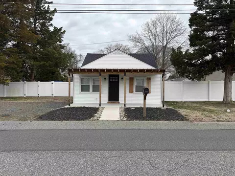 25 Matthews Ave, Villas, NJ 08251