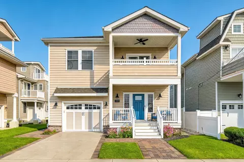 303 E Farragut Rd, Wildwood Crest, NJ 08260