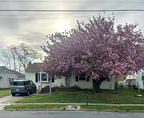 318 Linden Ln, Rio Grande, NJ 08242
