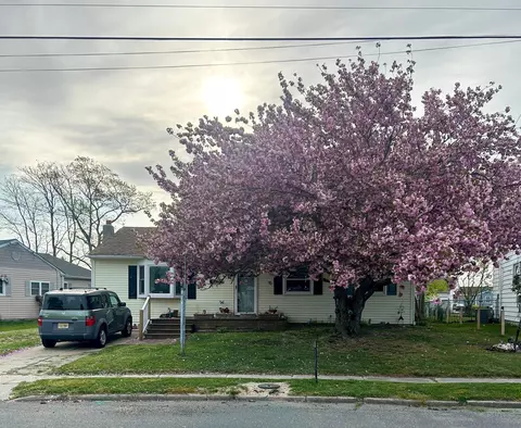 318 Linden Ln, Rio Grande, NJ 08242
