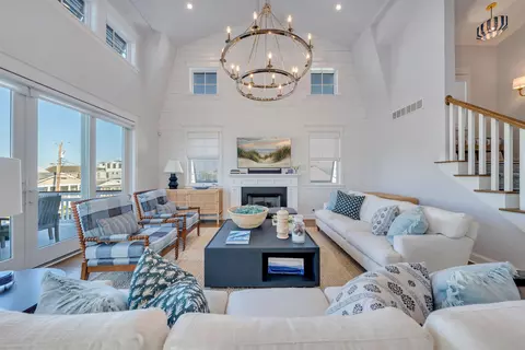 Living - 174 17th St, Avalon, NJ 08202 photo 5 of 8