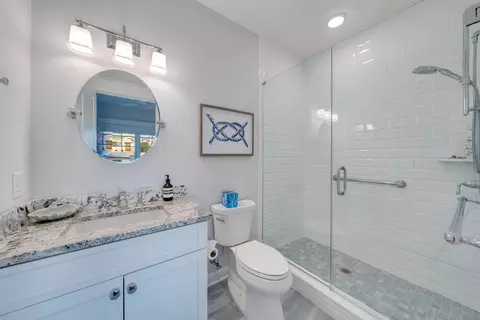 Bath - 174 17th St, Avalon, NJ 08202 photo 8 of 9