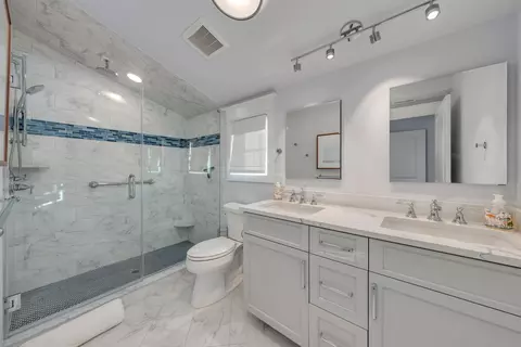 Bath - 174 17th St, Avalon, NJ 08202 photo 5 of 9