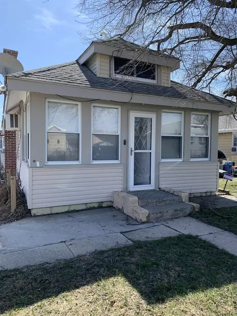 230 W Hudson Ave, Villas, NJ 08251