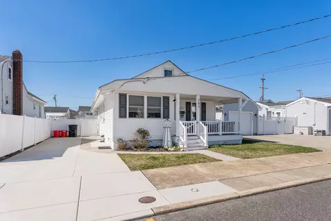 202 E Saint Paul Ave, Wildwood Crest, NJ 08260