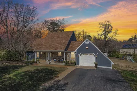7 Inlet Ter, Ocean View, NJ 08230