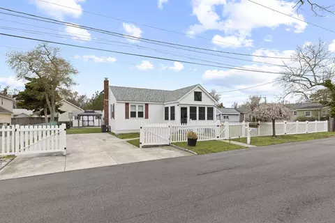 105 S 8th St, Del Haven, NJ 08251