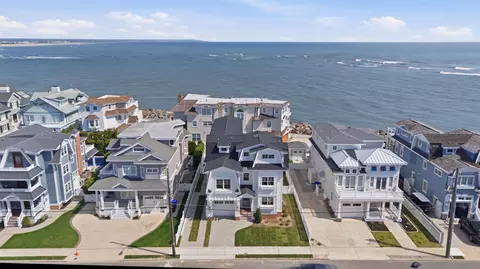 135 7th St, Avalon, NJ 08202