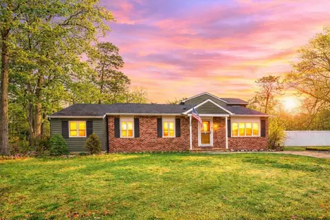 15 White Oak Dr, Ocean View, NJ 08230