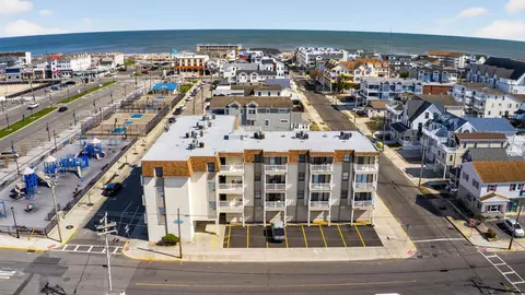 147 42nd St #306, Sea Isle City, NJ 08243
