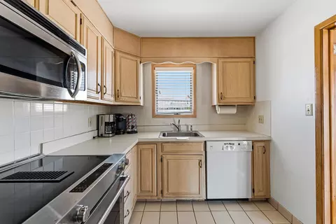 Kitchen - 6709 Dune Dr, Avalon, NJ 08202 photo 2 of 2