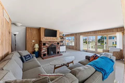 Living - 6709 Dune Dr, Avalon, NJ 08202 photo 3 of 3