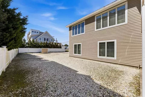Exterior - 6709 Dune Dr, Avalon, NJ 08202 photo 3 of 5