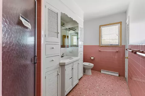 Bath - 6709 Dune Dr, Avalon, NJ 08202 photo 1 of 2